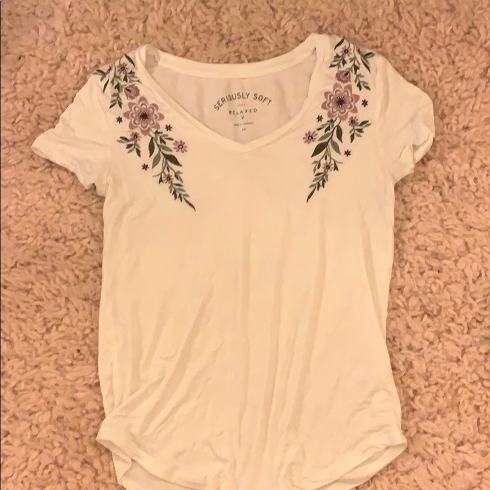 aero flower embroidered white V-neck